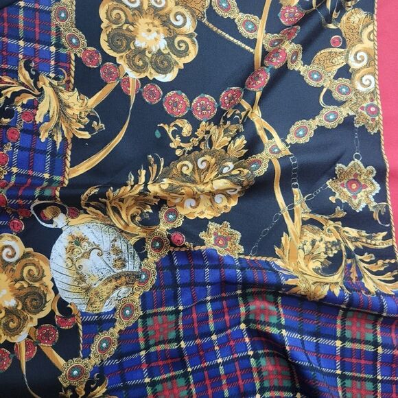 🏴🇬🇧Tartan & Baroque Square Scarf - Picture 4 of 9